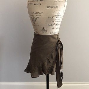 Skirt in size small, color army green. SHEIN small